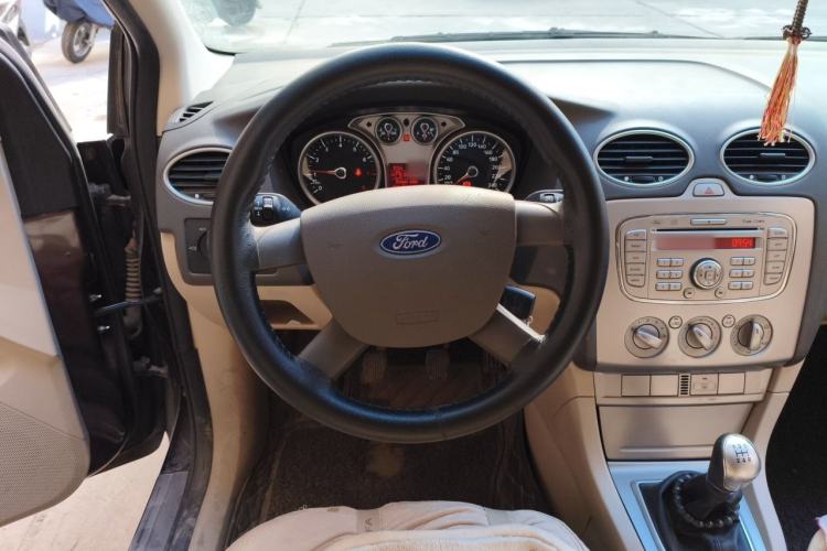 Used Ford Focus 2011 Sedan 1.8L Manual Comfort Model Steering Wheel