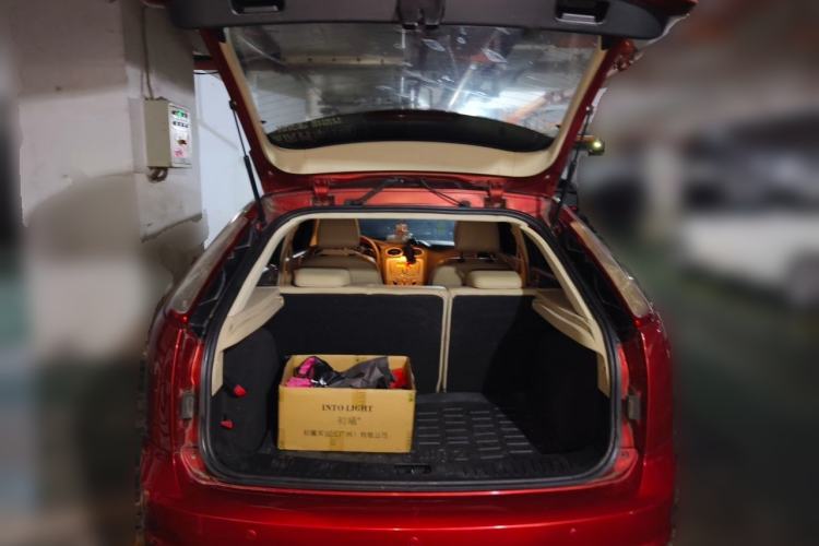 Used Ford Focus 2011 Hatchback 1.8L Automatic Fashion Edition Trunk