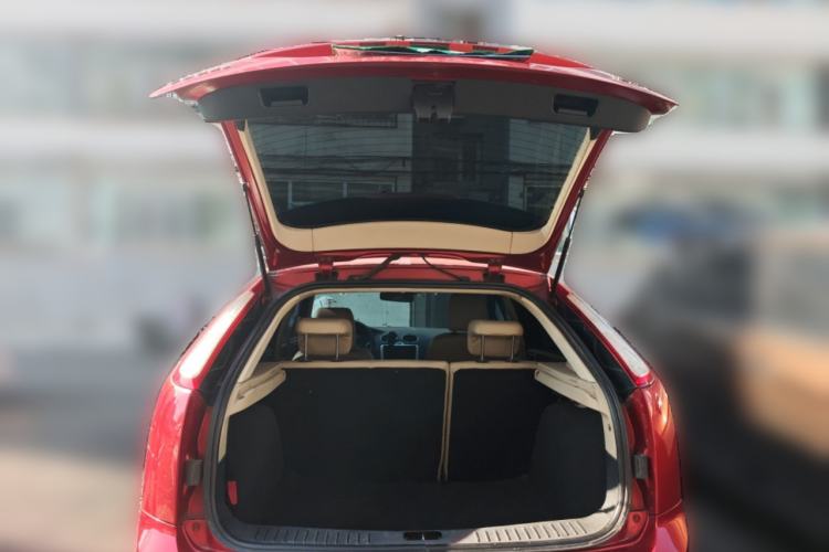 Used Ford Focus 2011 Hatchback 1.8L Automatic Fashion Edition Trunk
