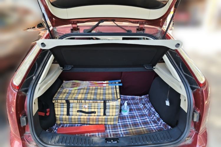 Used Ford Focus 2011 Hatchback 1.8L Automatic Fashion Edition Trunk
