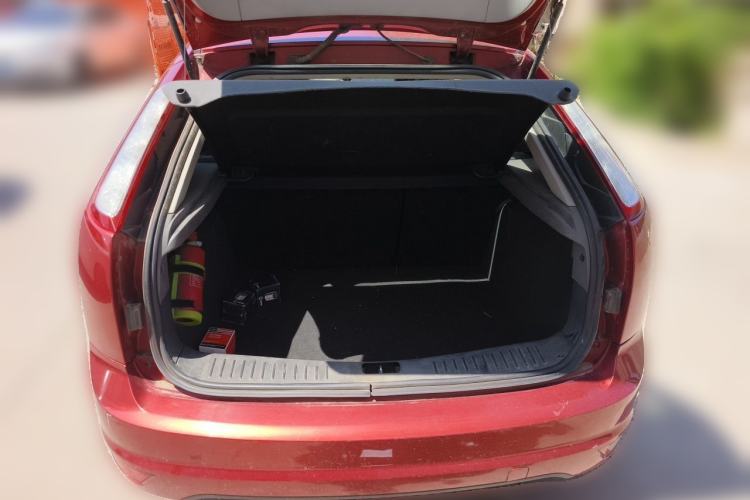 Used Ford Focus 2011 Hatchback 1.8L Manual Comfort Model Trunk