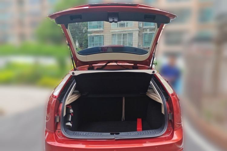 Used Ford Focus 2011 Hatchback 1.8L Automatic Fashion Edition Trunk