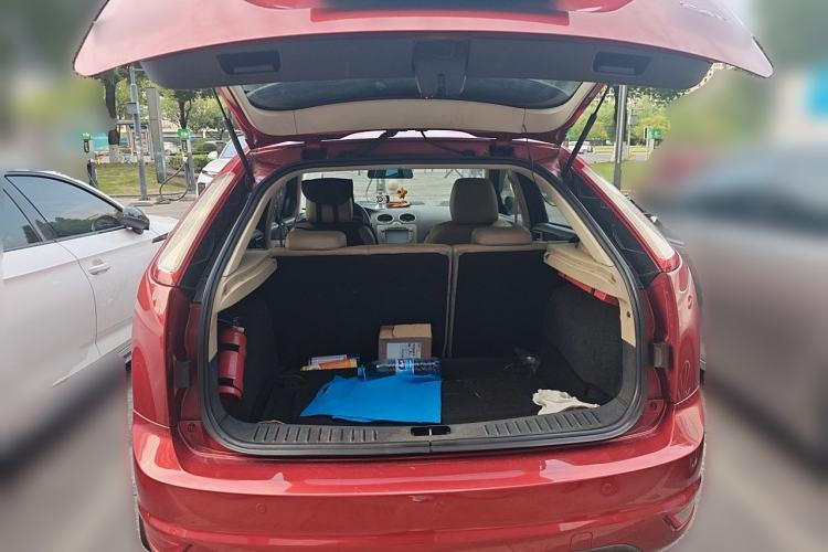 Used Ford Focus 2011 Hatchback 1.8L Automatic Fashion Edition Trunk