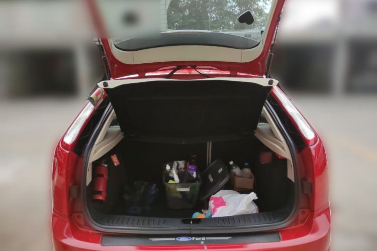 Used Ford Focus 2011 Hatchback 1.8L Automatic Fashion Edition Trunk
