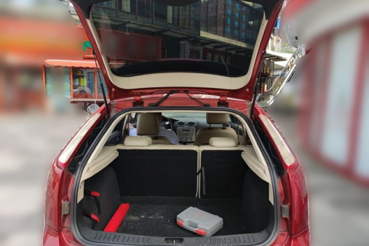 Used Ford Focus 2011 Hatchback 1.8L Automatic Fashion Edition Trunk