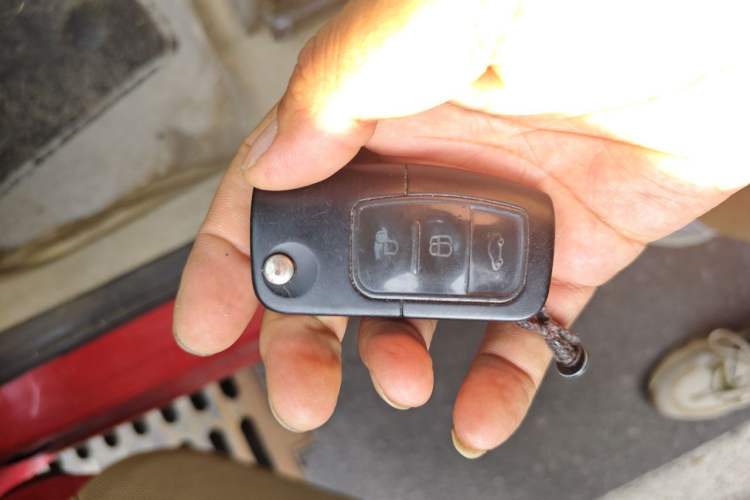 Used Ford Focus 2011 Hatchback 1.8L Automatic Fashion Edition Vehicle Key