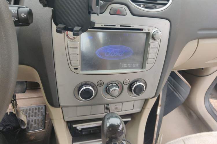 Used Ford Focus 2011 Sedan 1.8L Automatic Fashion Edition Audio And AC Panel