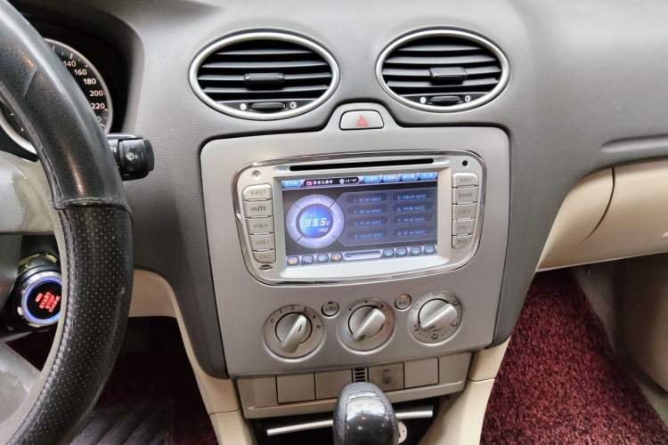Used Ford Focus 2011 Hatchback 1.8L Automatic Fashion Edition Audio And AC Panel