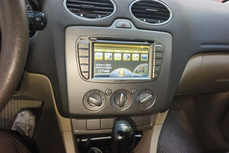 Used Ford Focus 2011 Hatchback 1.8L Automatic Fashion Edition Audio And AC Panel
