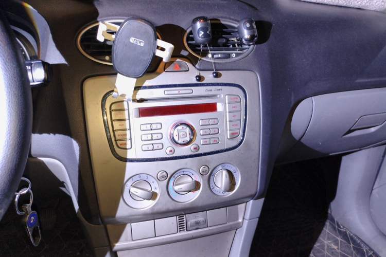 Used Ford Focus 2011 Hatchback 1.8L Manual Classic Model Audio And AC Panel