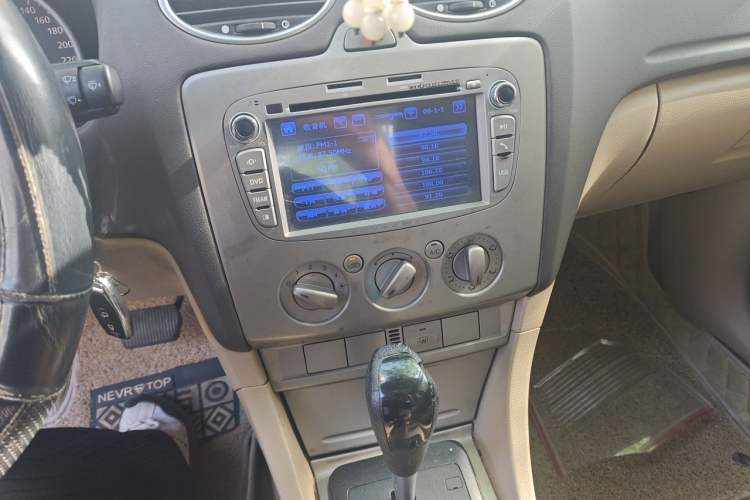 Used Ford Focus 2011 Sedan 1.8L Automatic Fashion Edition Audio And AC Panel