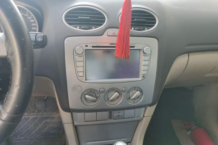 Used Ford Focus 2011 Sedan 1.8L Manual Classic Model Audio And AC Panel