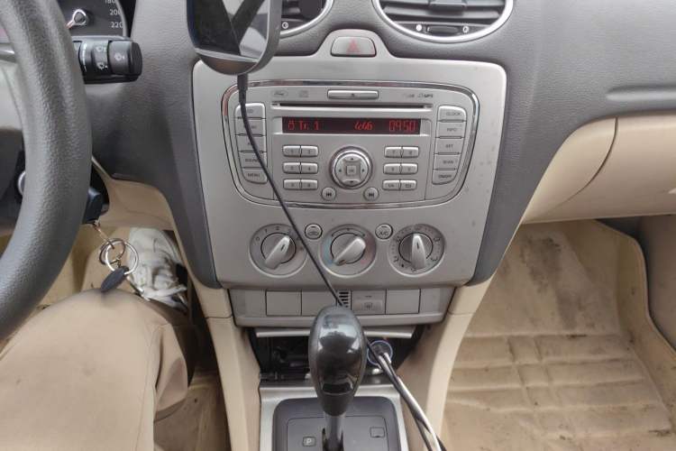 Used Ford Focus 2011 Sedan 1.8L Automatic Fashion Edition Audio And AC Panel