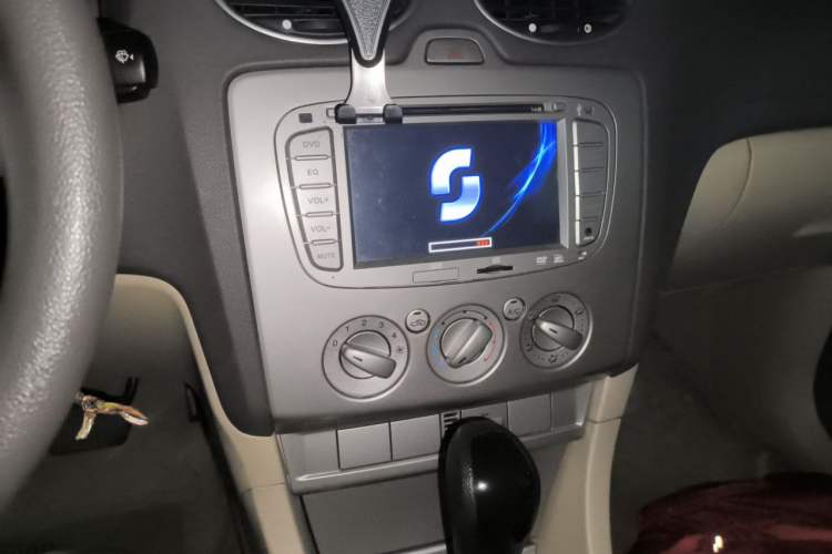 Used Ford Focus 2011 Hatchback 1.8L Automatic Fashion Edition Audio And AC Panel