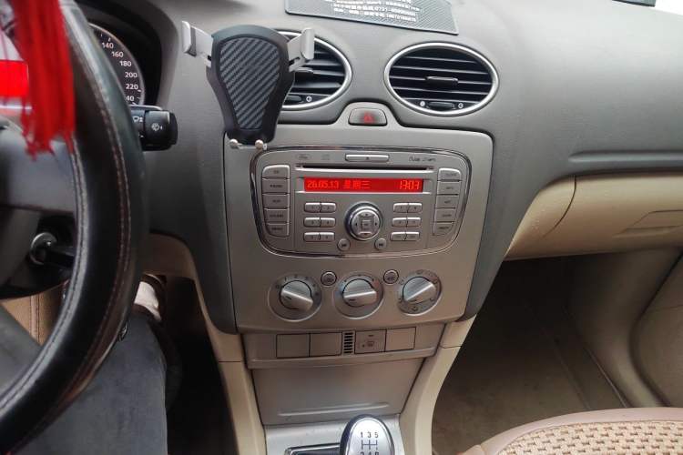 Used Ford Focus 2011 Sedan 1.8L Manual Comfort Model Audio And AC Panel