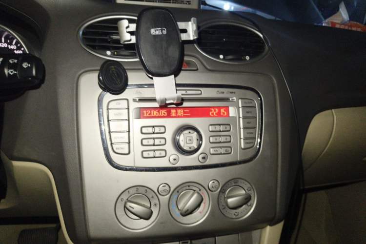 Used Ford Focus 2011 Sedan 1.8L Automatic Fashion Edition Audio And AC Panel