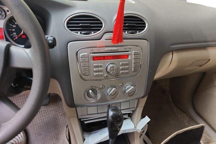 Used Ford Focus 2011 Hatchback 1.8L Automatic Fashion Edition Audio And AC Panel