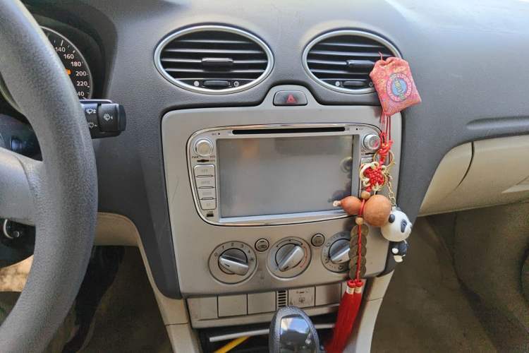Used Ford Focus 2011 Sedan 1.8L Automatic Fashion Edition Audio And AC Panel
