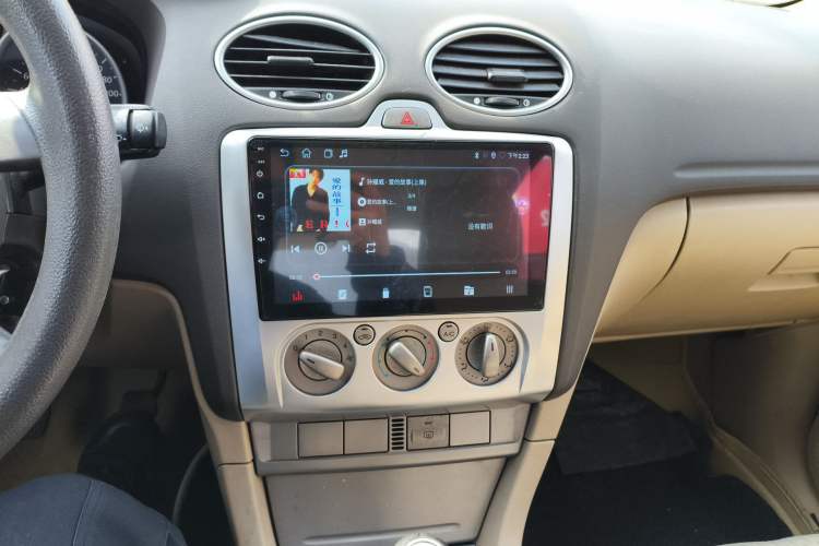 Used Ford Focus 2011 Sedan 1.8L Manual Comfort Model Audio And AC Panel