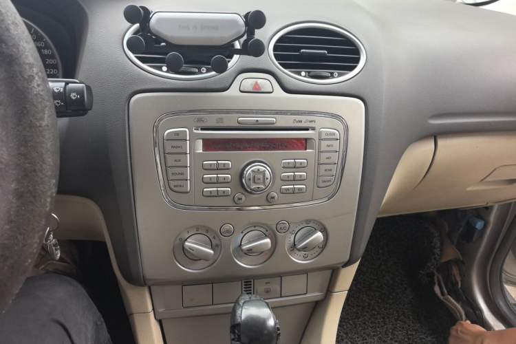Used Ford Focus 2011 Hatchback 1.8L Automatic Fashion Edition Audio And AC Panel