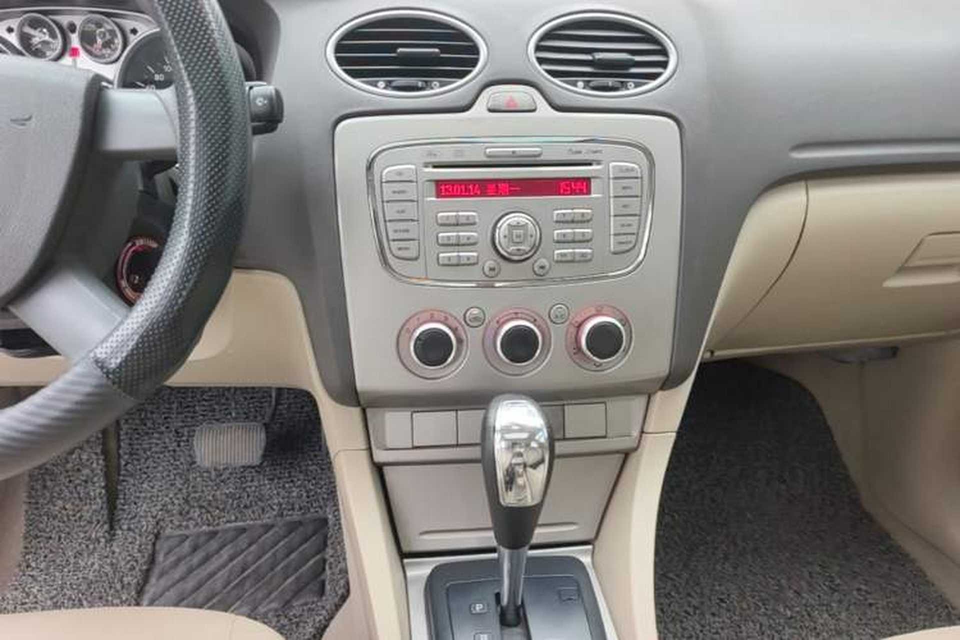Used Ford Focus 2011 Hatchback 1.8L Automatic Fashion Edition Audio And AC Panel