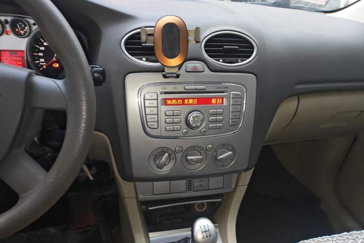 Used Ford Focus 2011 Sedan 1.8L Manual Classic Model Audio And AC Panel