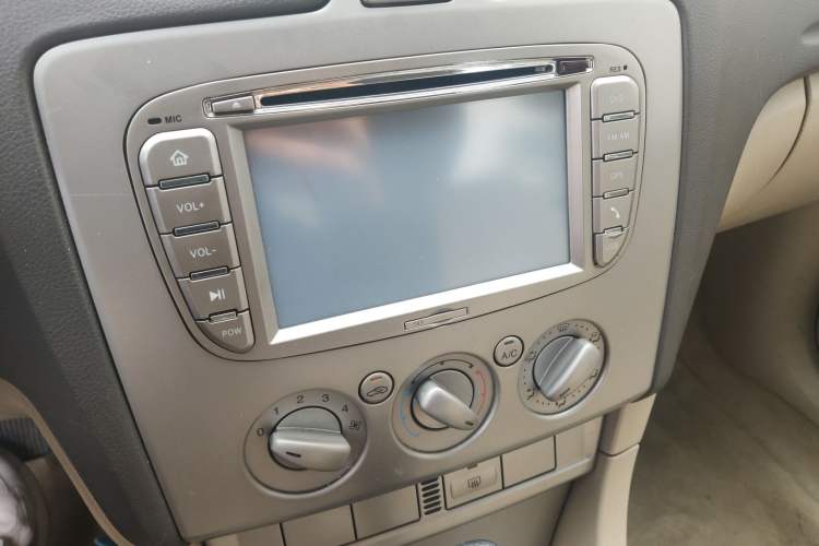Used Ford Focus 2011 Hatchback 1.8L Automatic Fashion Edition Audio And AC Panel