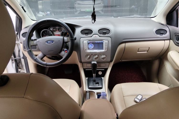 Used Ford Focus 2011 Hatchback 1.8L Automatic Fashion Edition Center Console