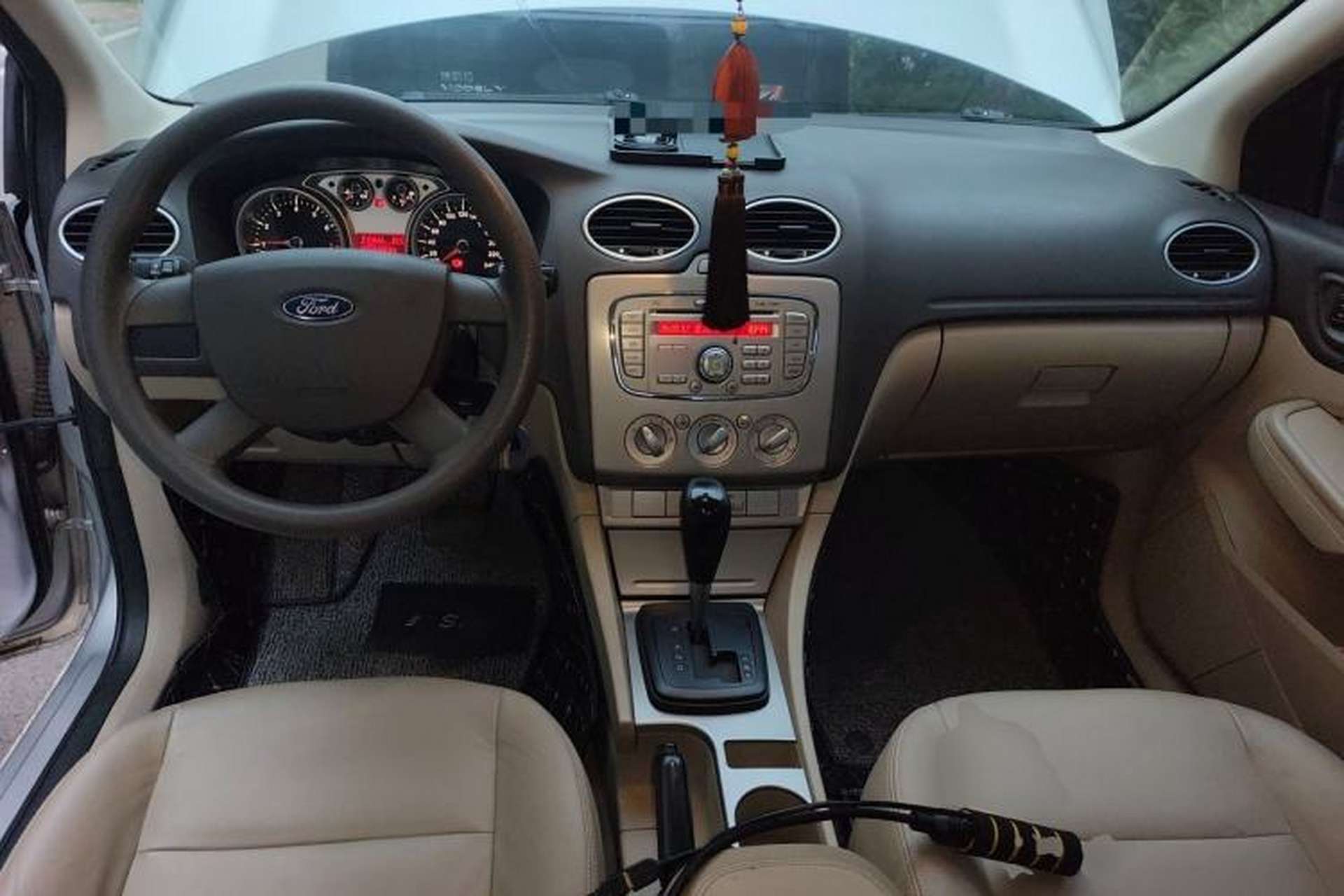 Used Ford Focus 2011 Sedan 1.8L Automatic Fashion Edition Center Console