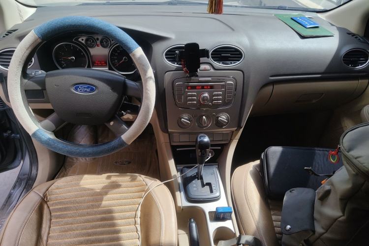 Used Ford Focus 2011 Hatchback 1.8L Automatic Fashion Edition Center Console
