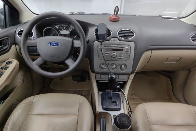 Used Ford Focus 2011 Sedan 1.8L Automatic Fashion Edition Center Console