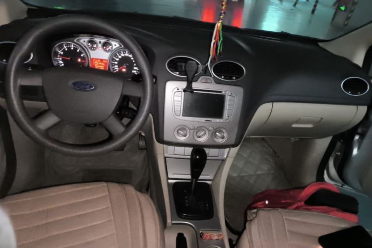 Used Ford Focus 2011 Hatchback 1.8L Automatic Fashion Edition Center Console