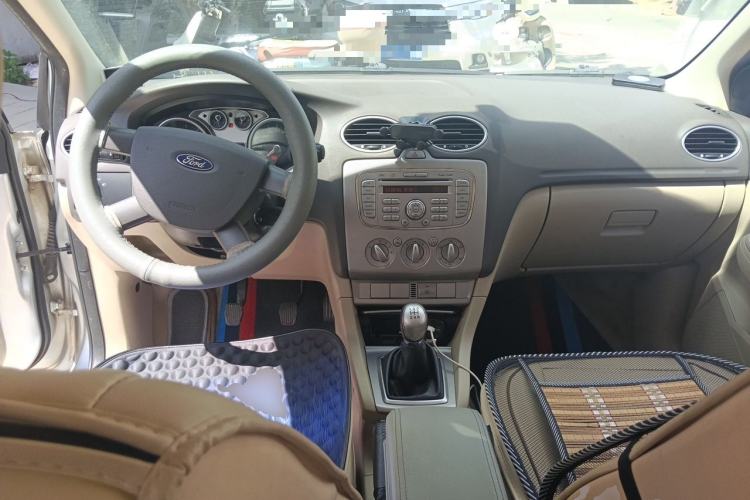 Used Ford Focus 2011 Sedan 1.8L Manual Classic Model Center Console
