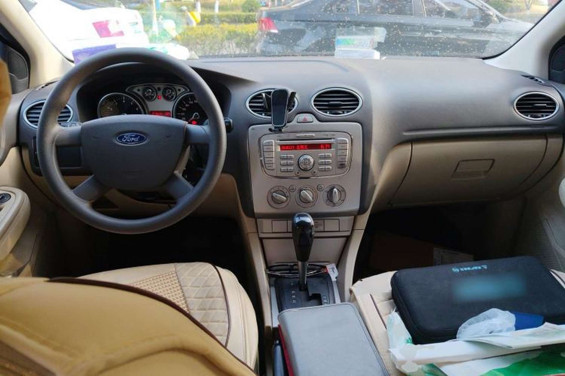 Used Ford Focus 2011 Sedan 1.8L Automatic Fashion Edition Center Console