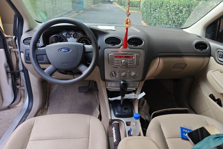 Used Ford Focus 2011 Hatchback 1.8L Automatic Fashion Edition Center Console