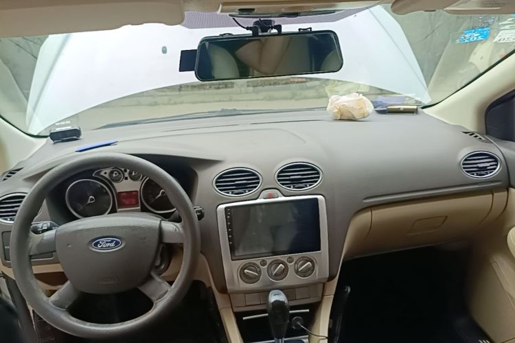 Used Ford Focus 2011 Sedan 1.8L Automatic Fashion Edition Center Console