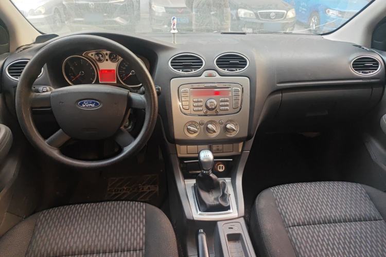 Used Ford Focus 2011 Hatchback 1.8L Manual Comfort Model Center Console