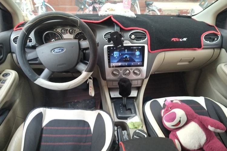 Used Ford Focus 2011 Hatchback 1.8L Automatic Fashion Edition Center Console