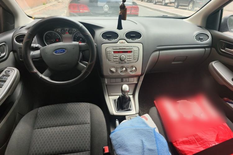 Used Ford Focus 2011 Hatchback 1.8L Manual Comfort Model Center Console
