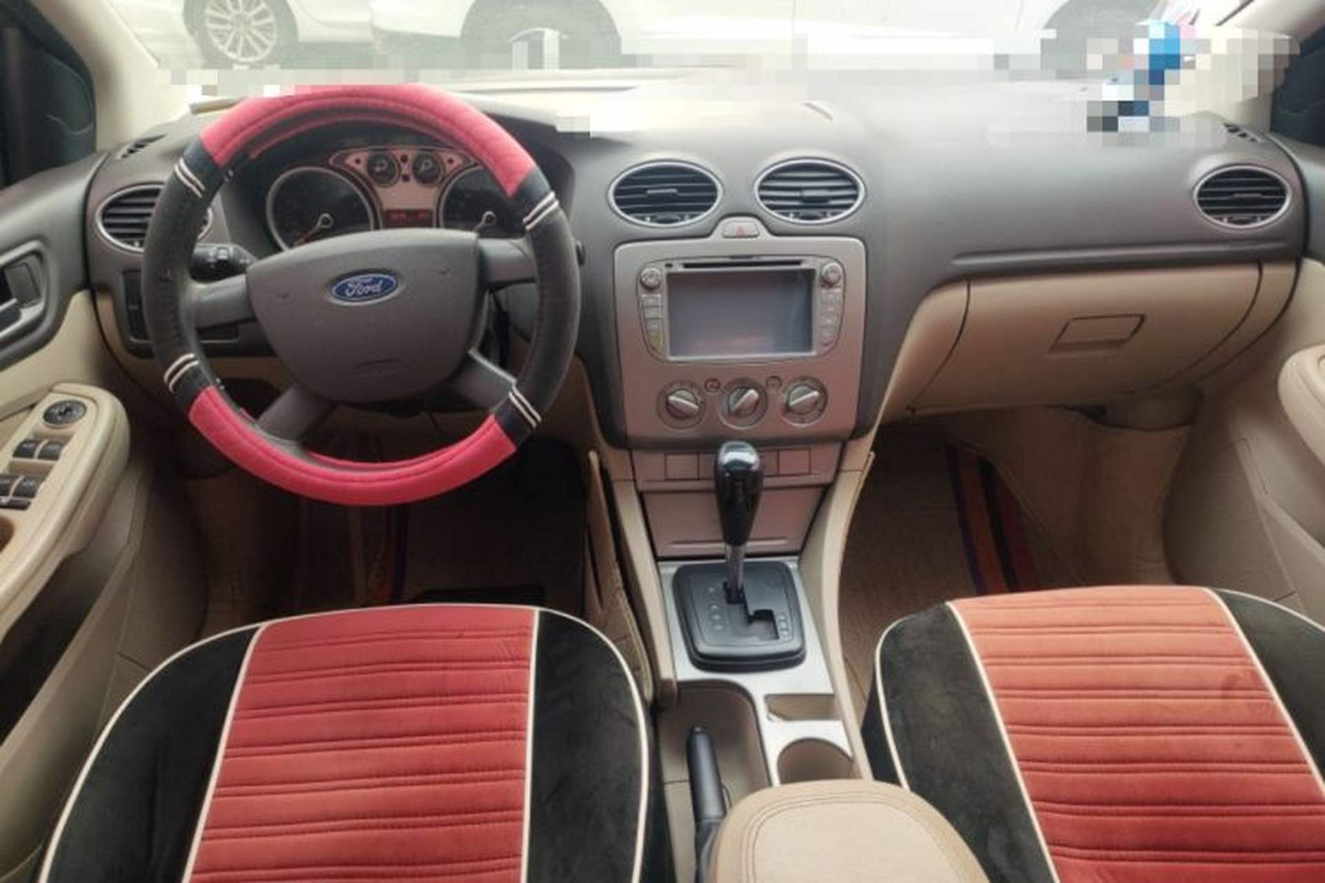 Used Ford Focus 2011 Sedan 1.8L Automatic Fashion Edition Center Console
