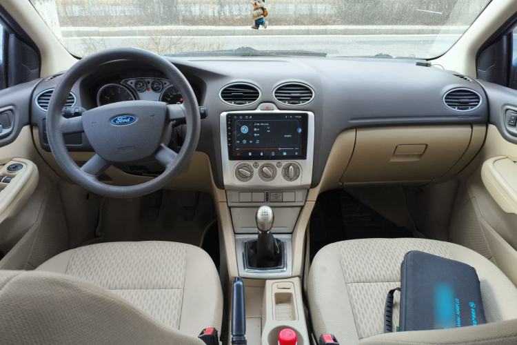 Used Ford Focus 2011 Sedan 1.8L Manual Comfort Model Center Console