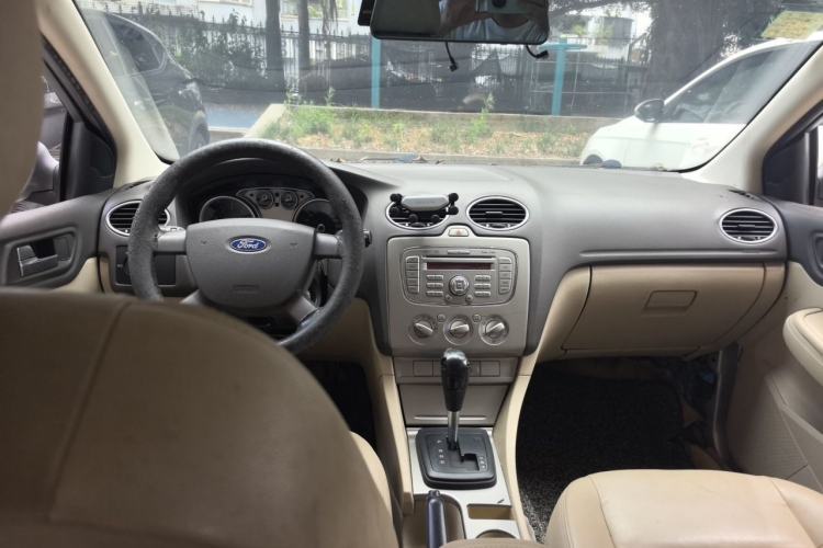 Used Ford Focus 2011 Hatchback 1.8L Automatic Fashion Edition Center Console