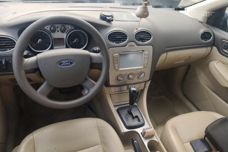 Used Ford Focus 2011 Hatchback 1.8L Automatic Fashion Edition Center Console