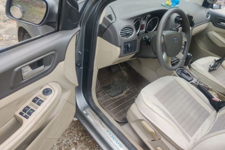 Used Ford Focus 2011 Sedan 1.8L Automatic Fashion Edition Driver Seat