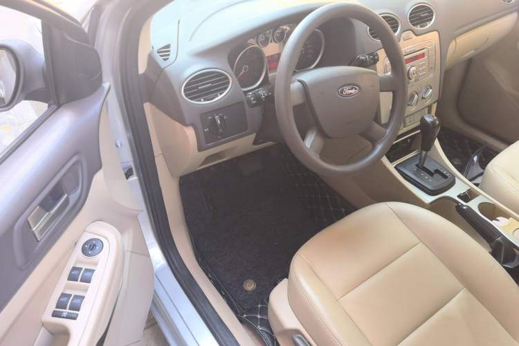 Used Ford Focus 2011 Sedan 1.8L Automatic Fashion Edition Driver Seat