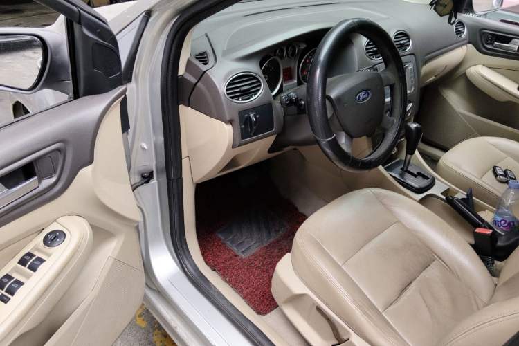 Used Ford Focus 2011 Hatchback 1.8L Automatic Fashion Edition Driver Seat