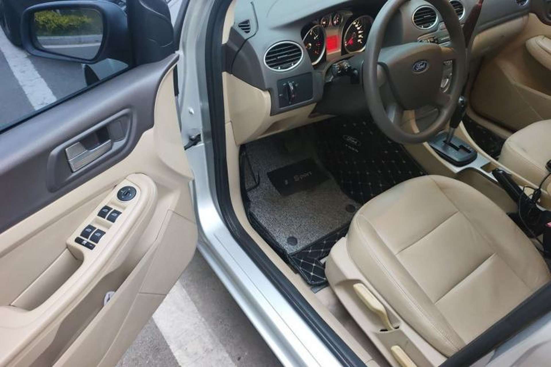 Used Ford Focus 2011 Sedan 1.8L Automatic Fashion Edition Driver Seat