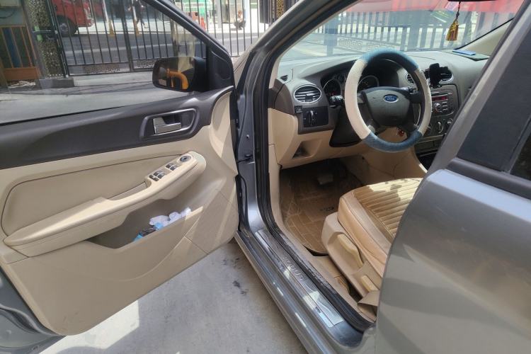Used Ford Focus 2011 Hatchback 1.8L Automatic Fashion Edition Driver Seat