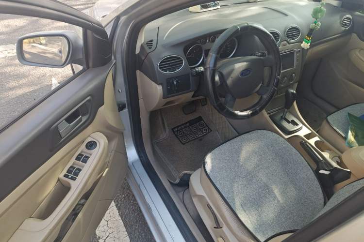 Used Ford Focus 2011 Sedan 1.8L Automatic Fashion Edition Driver Seat