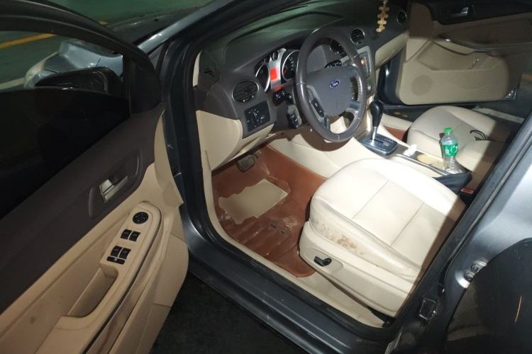 Used Ford Focus 2011 Sedan 1.8L Automatic Fashion Edition Driver Seat